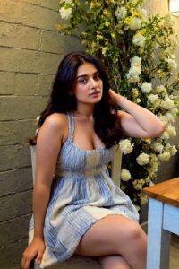 College Escorts Girls in Karachi